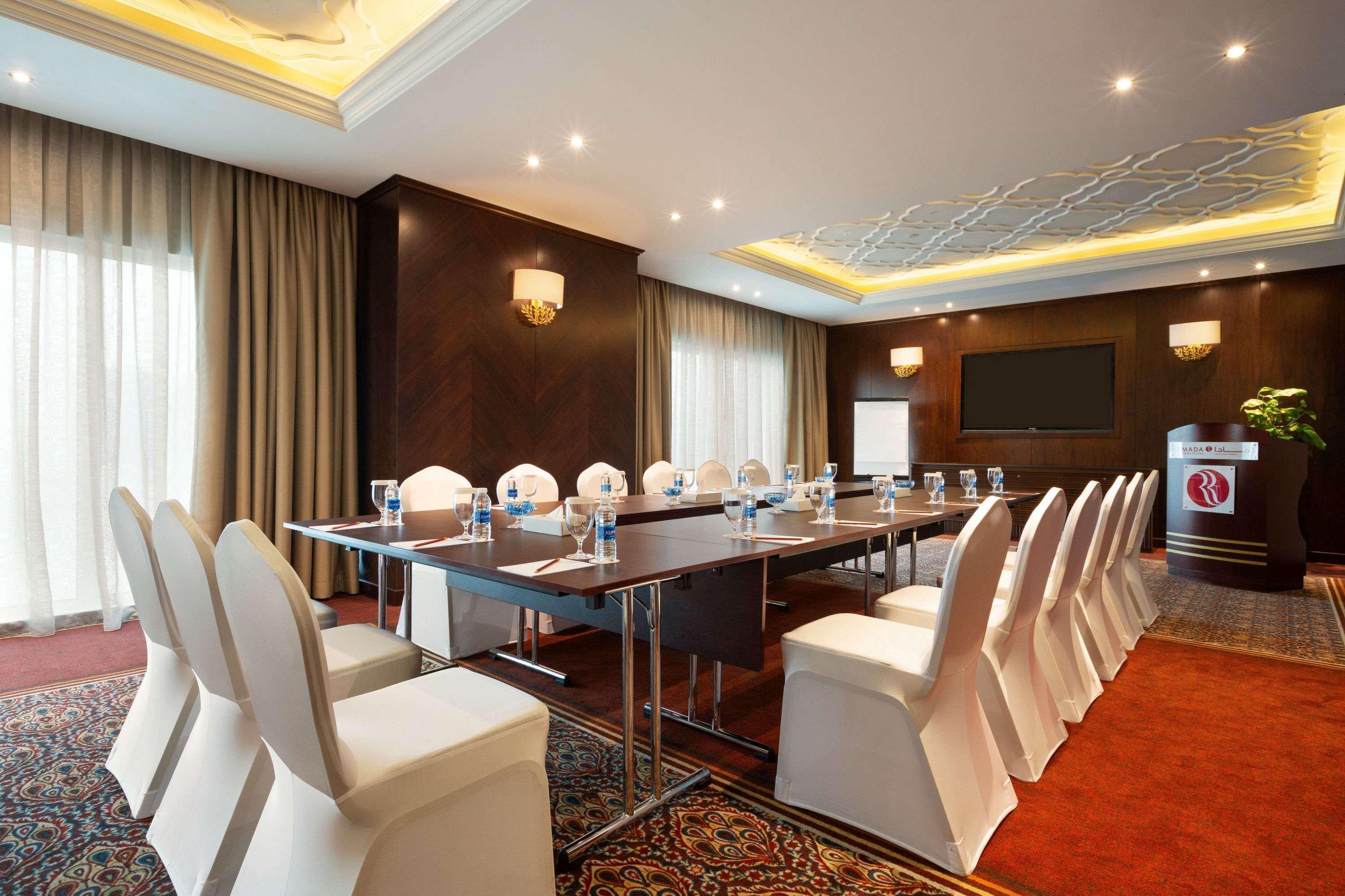 Ramada By Wyndham Manama City Centre Exterior photo