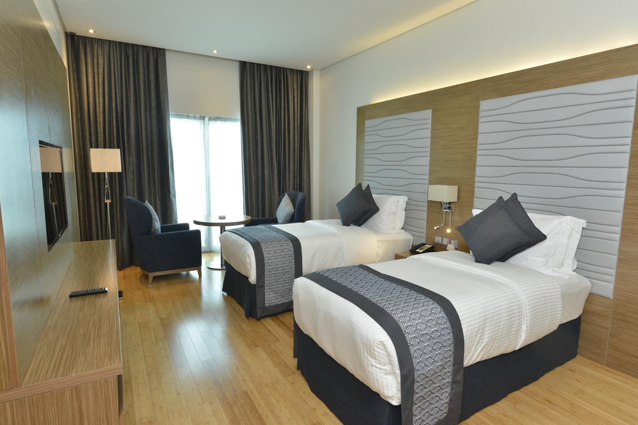 Ramada By Wyndham Manama City Centre Exterior photo
