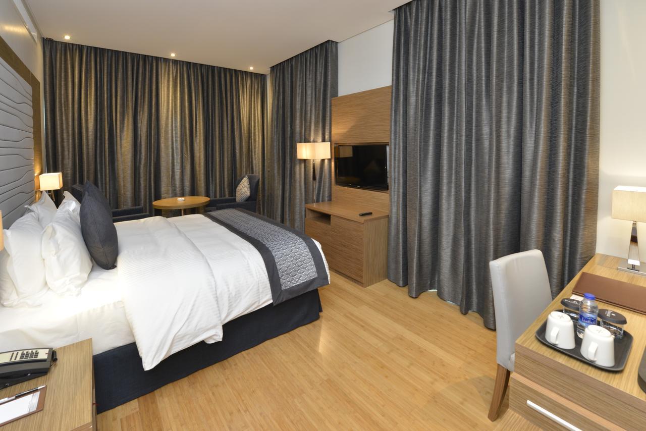 Ramada By Wyndham Manama City Centre Exterior photo