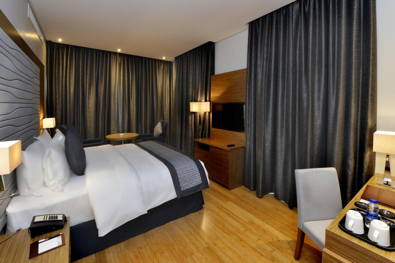 Ramada By Wyndham Manama City Centre Exterior photo